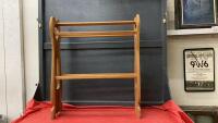 WOOD QUILT RACK