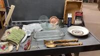 BOX- DECOR PLATE, OVEN MITTS, GLASS BAKING PANS, PIE PLATE