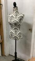 MANNEQUIN TORSO ON WOOD STAND