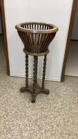 ANTIQUE PLANT STAND W/ BARLEY TWIST LEGS
