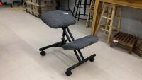 ERGONOMIC KNEELING ROLLING CHAIR