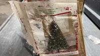 CHRISTMAS TREE - 6.5&rsquo; PRELIT