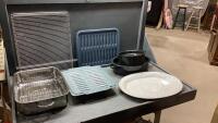 GOOD TOTE WITH ROASTING PAN, RACKS, BROILER TRAYS, TURKEY PLATTER