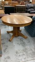ROUND PEDESTAL TABLE