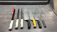 BOX WITH 7 CULINARY KNIVES
