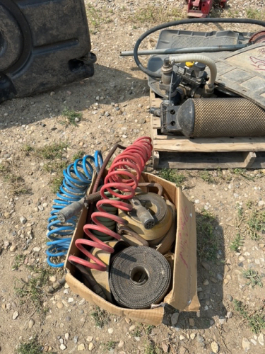 Transport, connecting hoses and straps