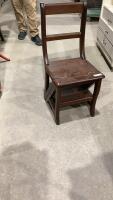 CONVERTIBLE CHAIR - CHANGES INTO A STEOP