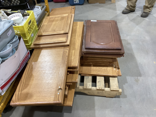 PALLET OF CABINET DOORS