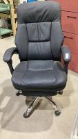 BLACK SWIVEL OFFICE CHAIR