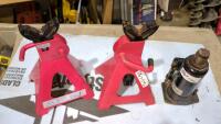 Pair of 3 ton jack stands & 6 ton bottle jack