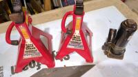 Pair of 3 ton jack stands & 4 ton bottle jack