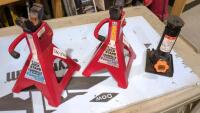 Pair of 3 ton jack stands & bottle jack