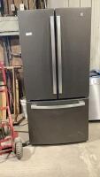 GE FRENCH DOOR FRIDGE W/WATER HOOK UP