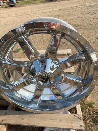 22" Fuel chrome truck rim