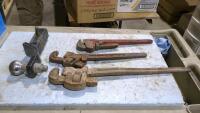 Pipe wrenches