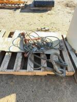 Pallet with cable sling and ratchet boomer