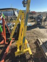 Hydraulic engine lift