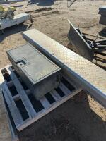 Aluminum side box and vinyl toolbox