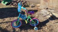 MUANA CHILDS BIKE W/ TASSLES AND TRAINING WHEELS