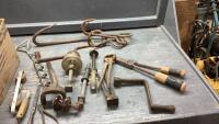 BOX W/SOLDERING IRONS, SHAKER CRANK, INSULATOR MOUNTS
