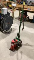 AIR OVER HYDRAULIC JACK ON WHEELS