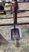 SCOOP SHOVEL & SQUARE NOSE SHOVEL