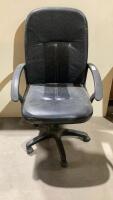 BLACK OFFICE CHAIR