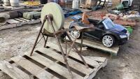 MANUAL GRINDING WHEEL - HAND CRANK