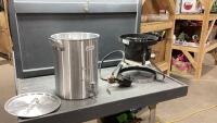 TURKEY COOKER WITH OIL DRAIN SPIGOT