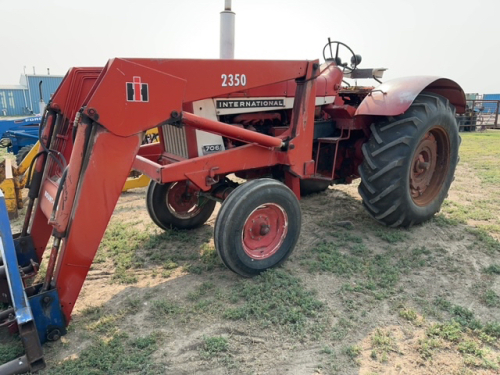 International 706 Diesel Tractor with 2350 international loader