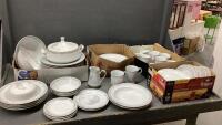ILLUSIONS "CENTER STAGE" DINNERWARE