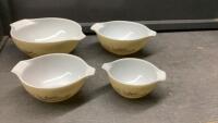 VINTAGE PYREX BOWLS