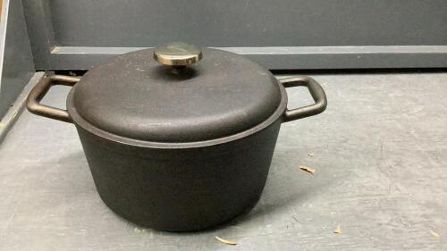 LAGOSTINA CAST IRON STOCK POT