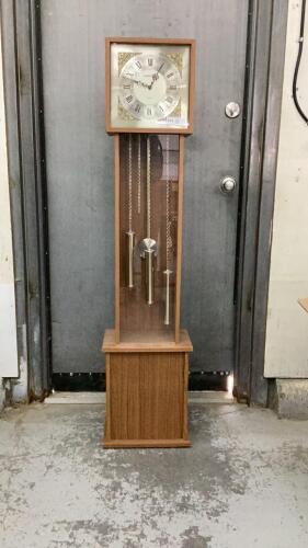 CASTLEMORE QUARTZ CLOCK