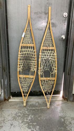 PAIR OF SNOW SHOES