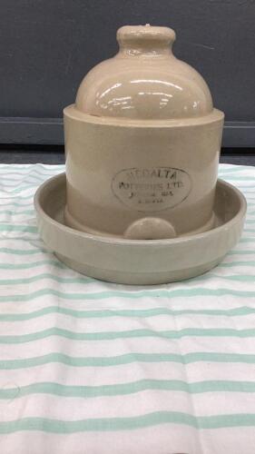 MEDALTA POTTERIES POULTRY WATERER