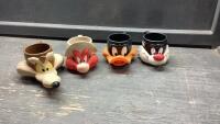 (4) BUGS BUNNY CHARACTER PLASTIC MUGS
