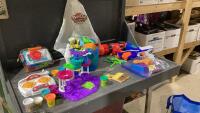 A FUN BOX! PLAY-DOH CREATORS AND PLAY-DOH PLUS NERF GUNS