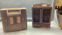 ANTIQUE &ldquo;ROGERS MAJESTIC&rdquo; TUBE RADIO + SMALL CURIO CABINET