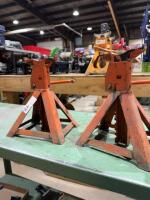 Set of jackstands
