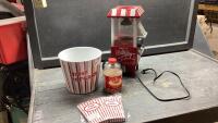 BETTY CROCKER MOVIE NITE POPCORN MAKER WITH BOWL