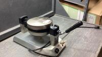 WARING PRO WAFFLE MAKER