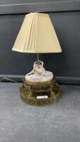 VINTAGE TABLE LAMP W/ BRASS BASE & PORCELAIN FIGURINES