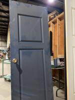 28 inch interior door with hinges and knob