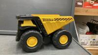 LARGE TONKA DUMP TRUCK