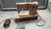 VINTAGE SINGER SEWING MACHINE
