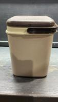 CURVER PLASTIC BIN