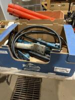 Hydraulic frame puller