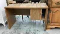 SMALL DESK/CHILDS CRAFT TABLE