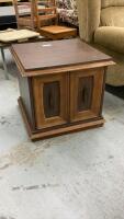 RETRO SQUARE SIDE TABLE